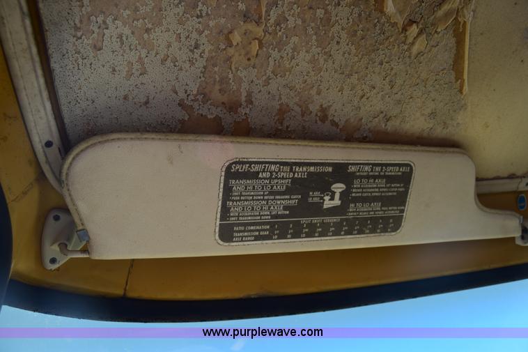 image for item K8680 1973 Ford F750 gin pole truck