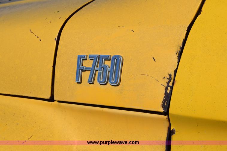 image for item K8680 1973 Ford F750 gin pole truck