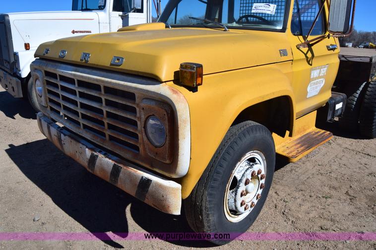 image for item K8680 1973 Ford F750 gin pole truck