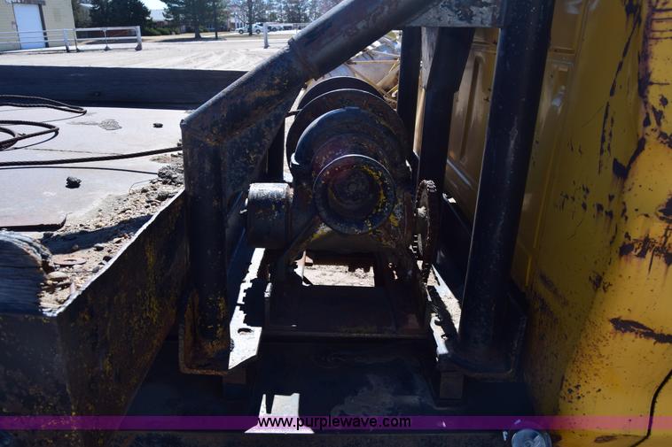 image for item K8680 1973 Ford F750 gin pole truck