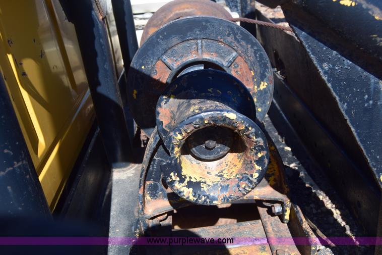 image for item K8680 1973 Ford F750 gin pole truck