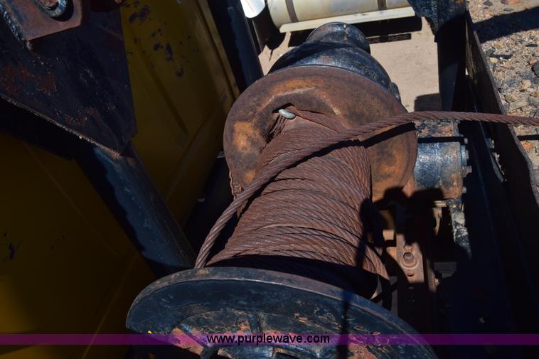 image for item K8680 1973 Ford F750 gin pole truck