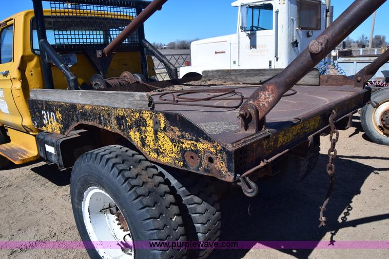 image for item K8680 1973 Ford F750 gin pole truck