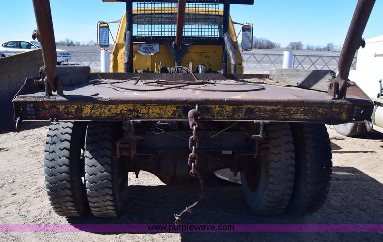 image for item K8680 1973 Ford F750 gin pole truck
