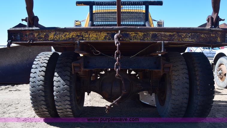 image for item K8680 1973 Ford F750 gin pole truck