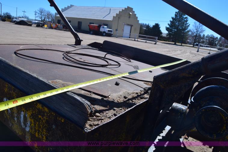 image for item K8680 1973 Ford F750 gin pole truck