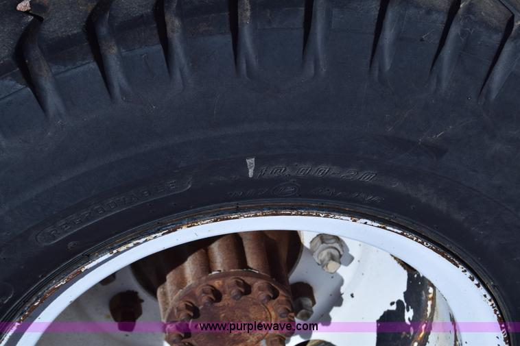 image for item K8680 1973 Ford F750 gin pole truck