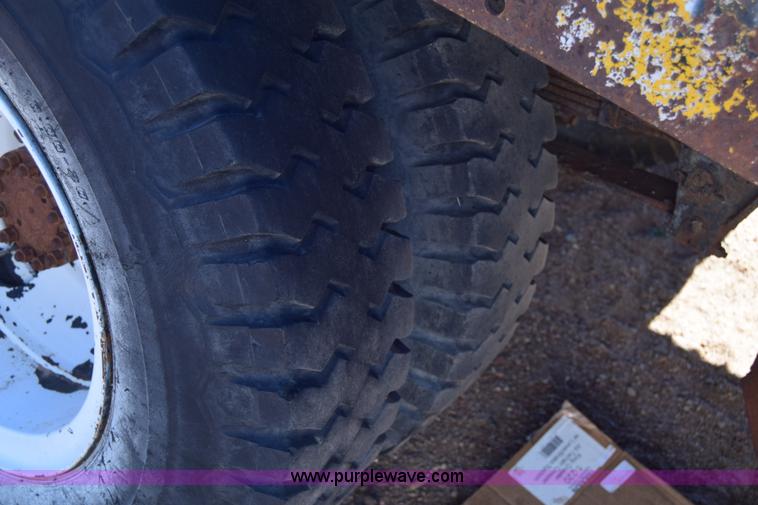 image for item K8680 1973 Ford F750 gin pole truck