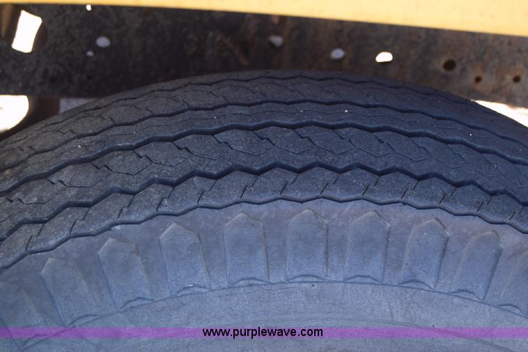 image for item K8680 1973 Ford F750 gin pole truck