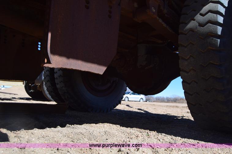 image for item K8680 1973 Ford F750 gin pole truck