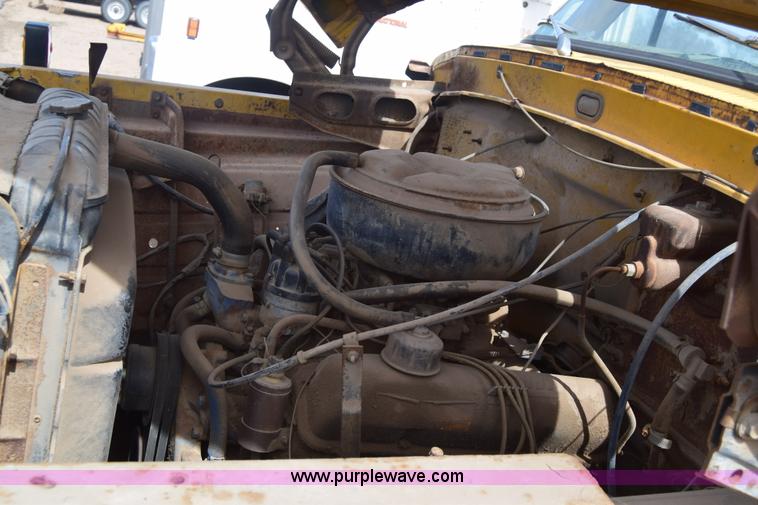 image for item K8680 1973 Ford F750 gin pole truck