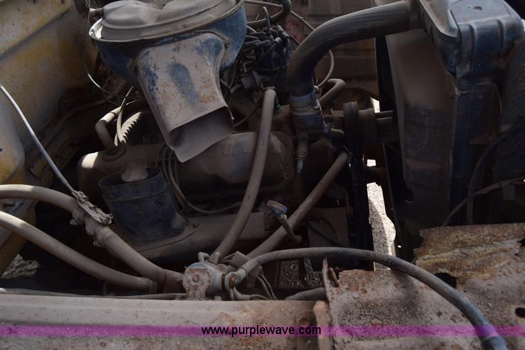 image for item K8680 1973 Ford F750 gin pole truck