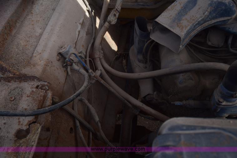 image for item K8680 1973 Ford F750 gin pole truck