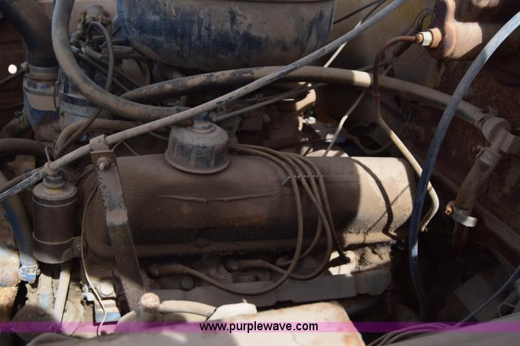 image for item K8680 1973 Ford F750 gin pole truck