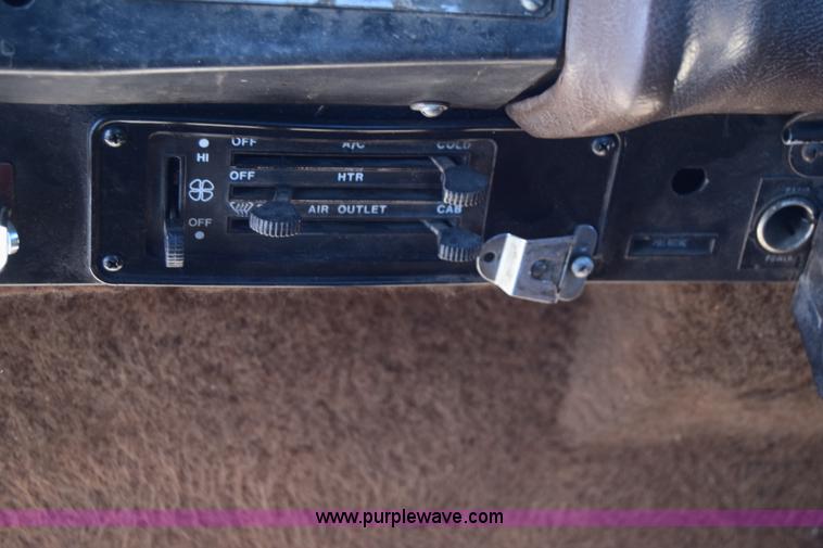 image for item K8681 1988 International F9370 semi truck