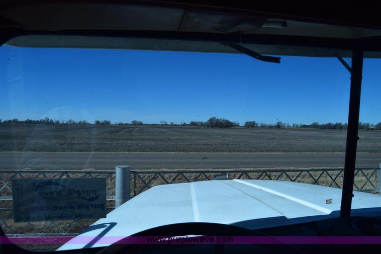 image for item K8681 1988 International F9370 semi truck