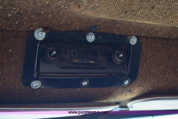 image for item K8681 1988 International F9370 semi truck