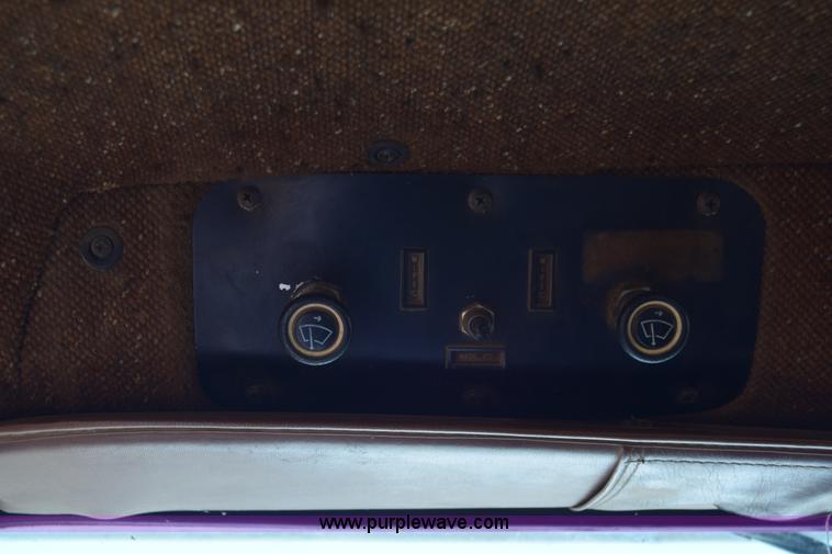 image for item K8681 1988 International F9370 semi truck