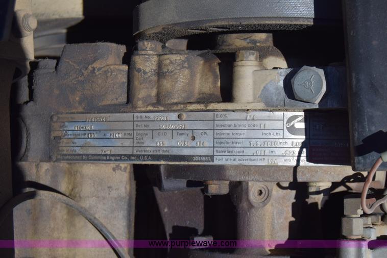 image for item K8681 1988 International F9370 semi truck