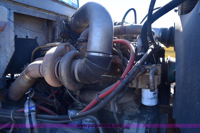 image for item K8681 1988 International F9370 semi truck