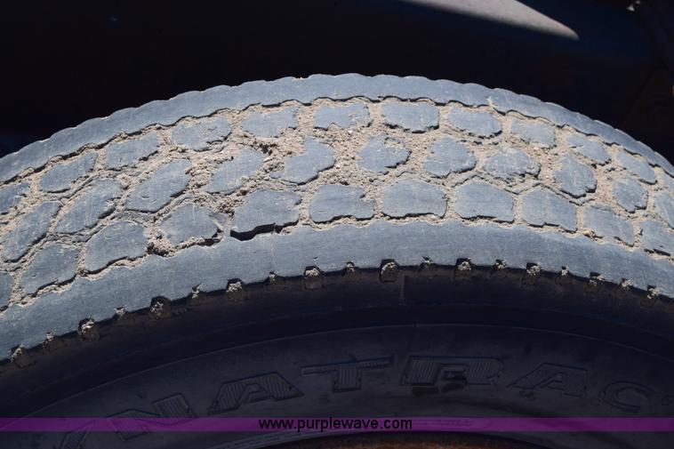 image for item K8681 1988 International F9370 semi truck