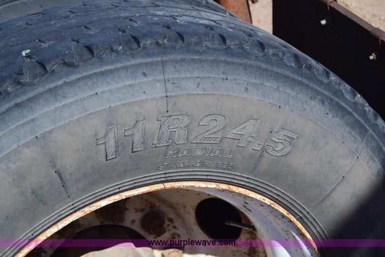 image for item K8681 1988 International F9370 semi truck