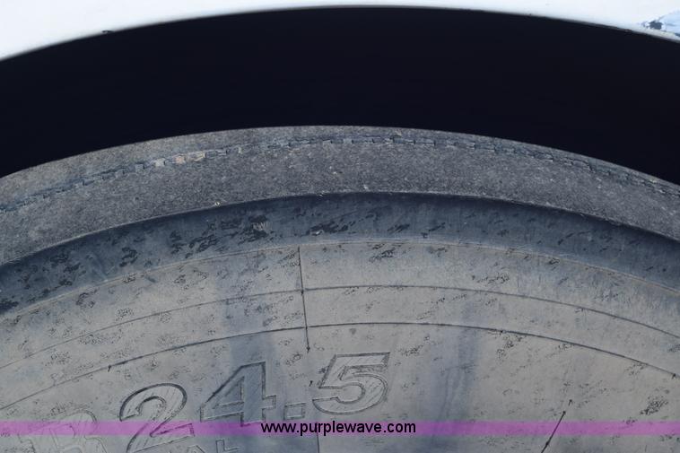 image for item K8681 1988 International F9370 semi truck