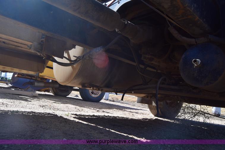 image for item K8681 1988 International F9370 semi truck