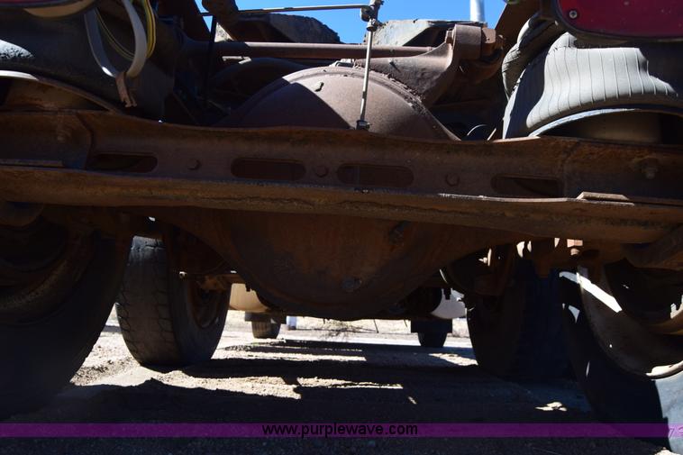 image for item K8681 1988 International F9370 semi truck