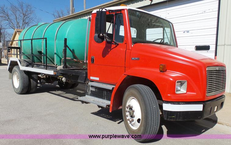 image for item L3689 2001 Freightliner FL70 water truck