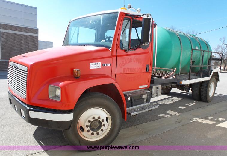 image for item L3689 2001 Freightliner FL70 water truck