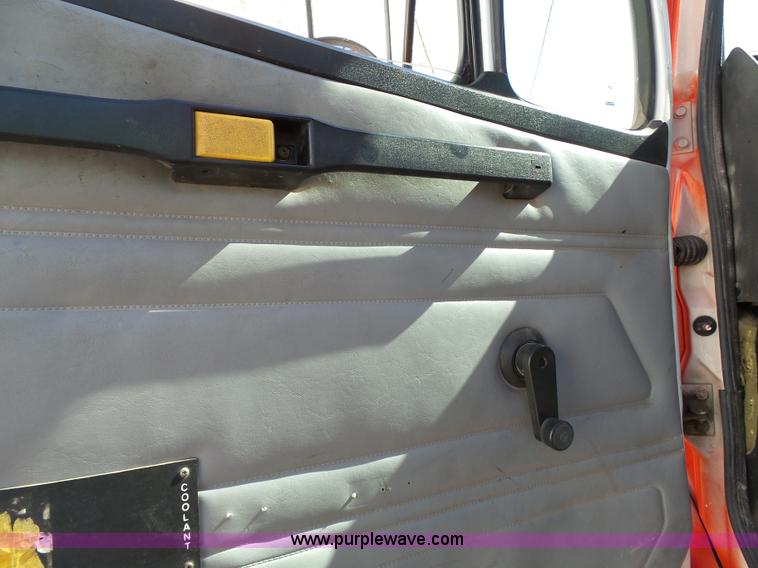 image for item L3689 2001 Freightliner FL70 water truck