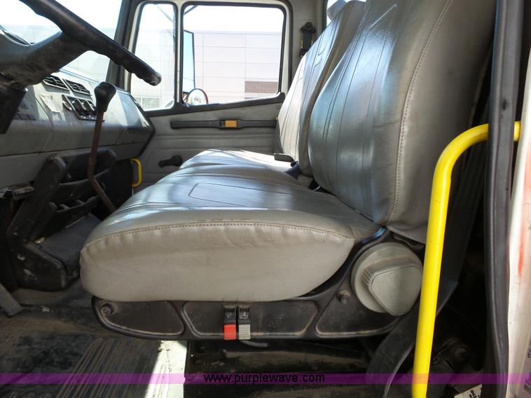 image for item L3689 2001 Freightliner FL70 water truck