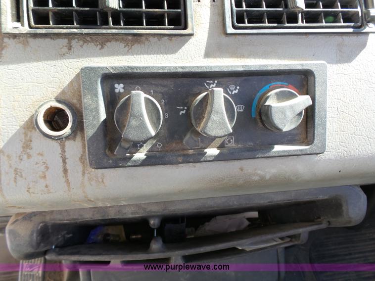 image for item L3689 2001 Freightliner FL70 water truck