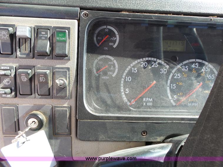 image for item L3689 2001 Freightliner FL70 water truck