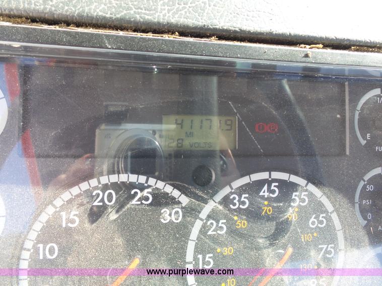 image for item L3689 2001 Freightliner FL70 water truck