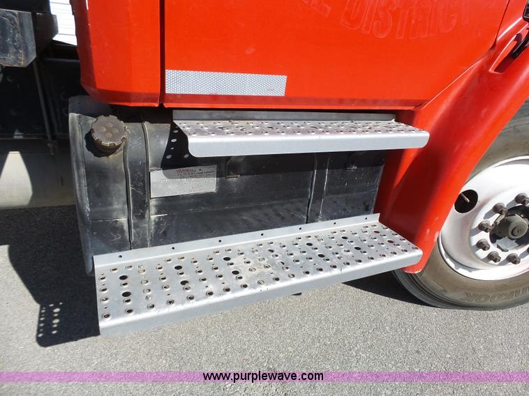 image for item L3689 2001 Freightliner FL70 water truck