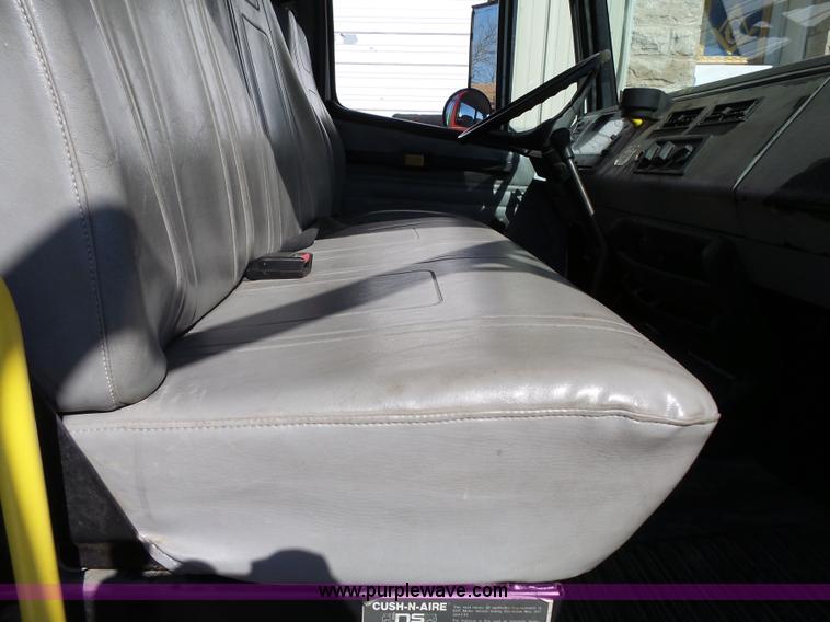 image for item L3689 2001 Freightliner FL70 water truck