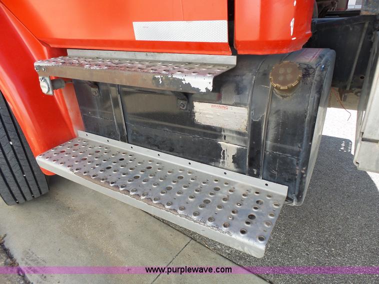 image for item L3689 2001 Freightliner FL70 water truck