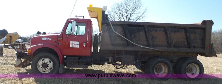 image for item L3692 2000 International F4900 dump truck