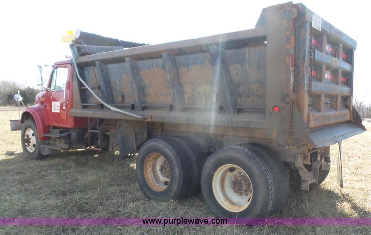 image for item L3692 2000 International F4900 dump truck