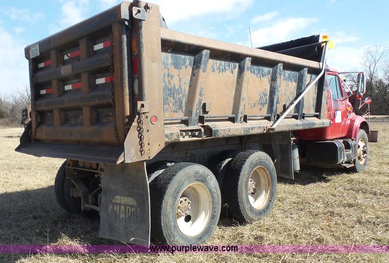 image for item L3692 2000 International F4900 dump truck