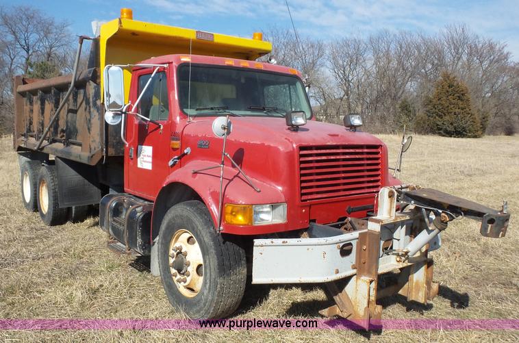 image for item L3692 2000 International F4900 dump truck