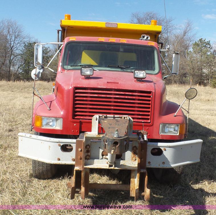 image for item L3692 2000 International F4900 dump truck