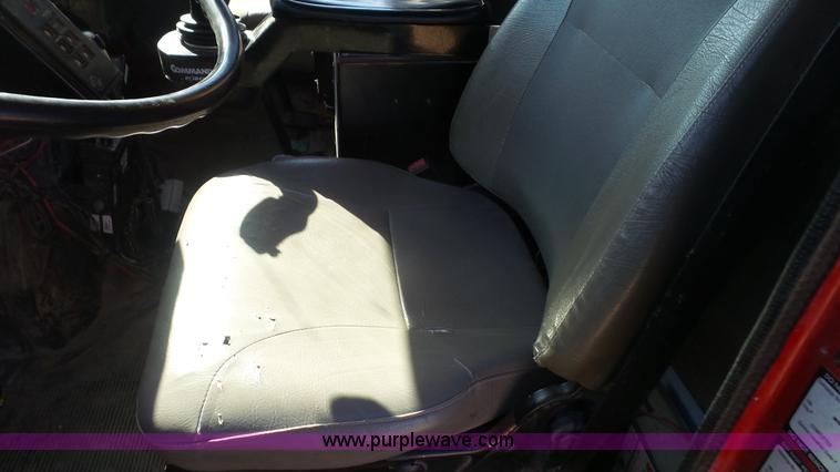 image for item L3692 2000 International F4900 dump truck