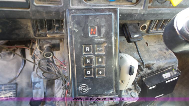 image for item L3692 2000 International F4900 dump truck