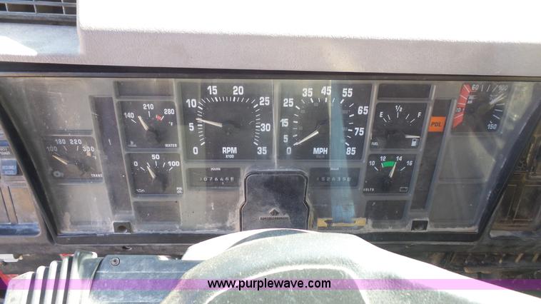 image for item L3692 2000 International F4900 dump truck