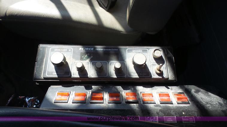 image for item L3692 2000 International F4900 dump truck