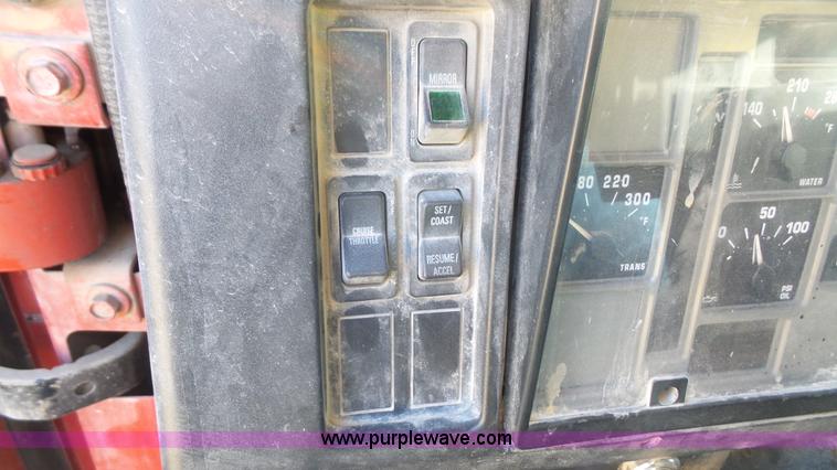 image for item L3692 2000 International F4900 dump truck