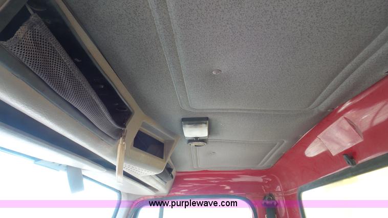 image for item L3692 2000 International F4900 dump truck